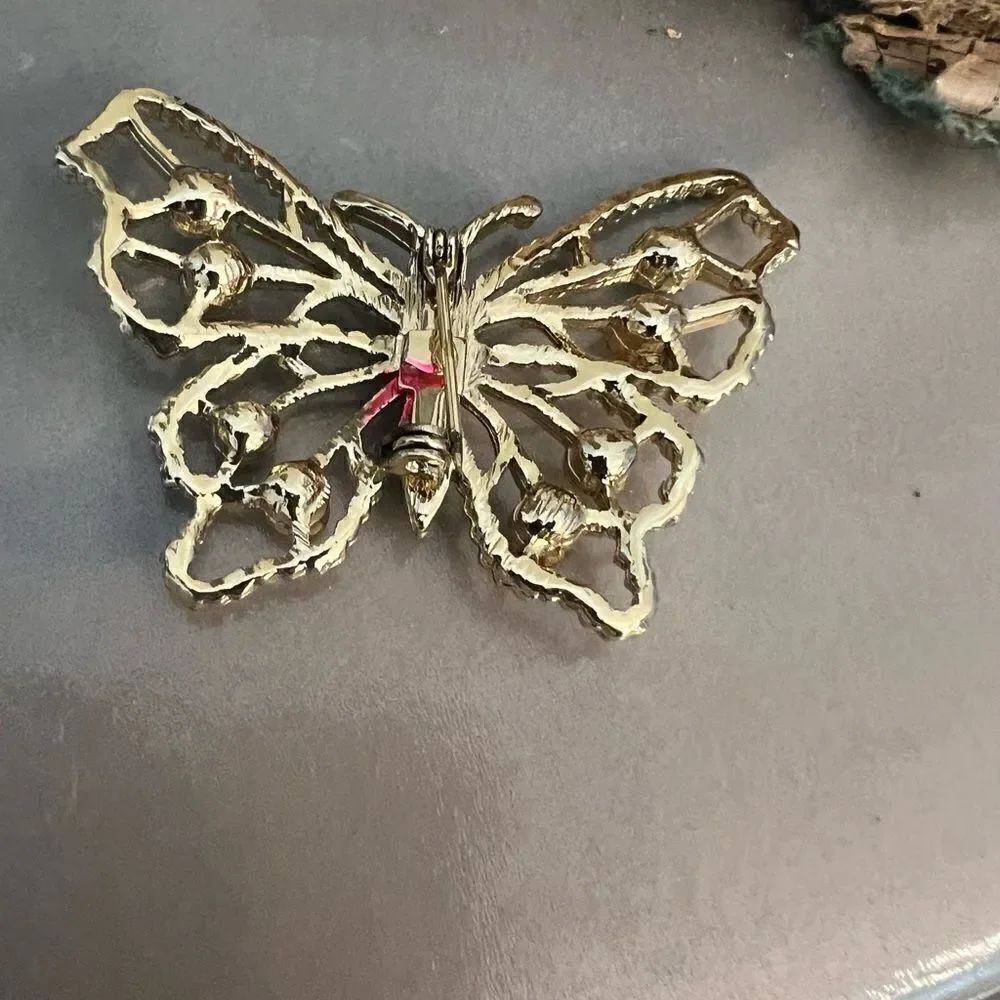 Vintage Gold Tone Butterfly Brooch Pin w rhinestones.gorgeous. - Picture 4 of 4